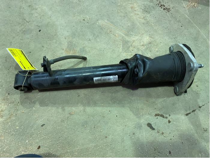 Rear Shock Absorbers Right With Part Number 33526782876 Stock