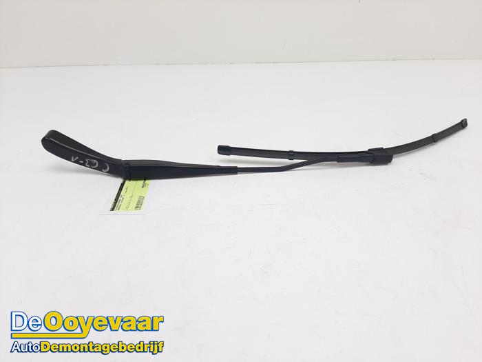 Front Wiper Arms With Part Number 2058203700 Stock