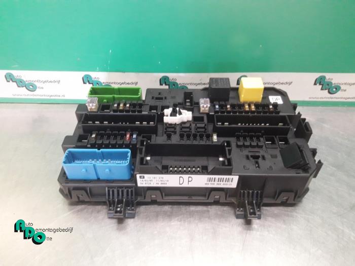 Fuse Box Opel Astra H GTC 1 4 16V Twinport 13181278 HELLA