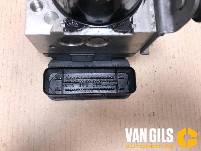 ABS Pump Volkswagen Transporter T5 2 5 TDi PF 7H0614517B BNZ ATE