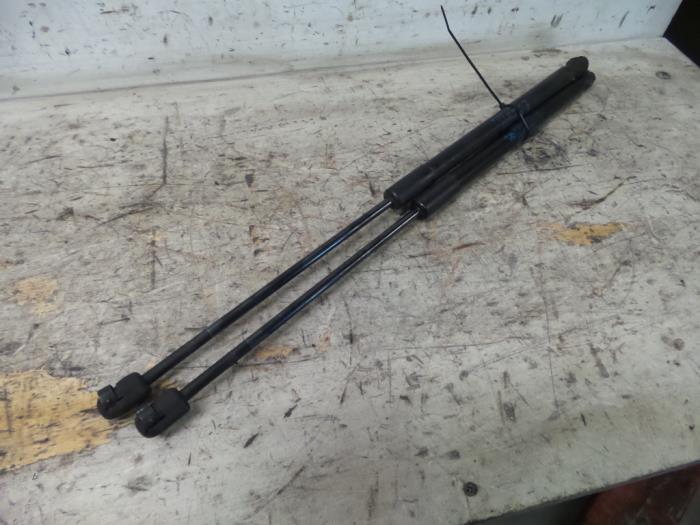 Dacia Sandero Sets Of Tailgate Gas Struts Stock ProxyParts