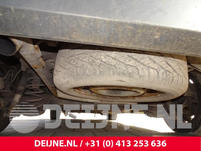 Ford Transit Connect 13 Mécaniques de suspension roue de secours stock