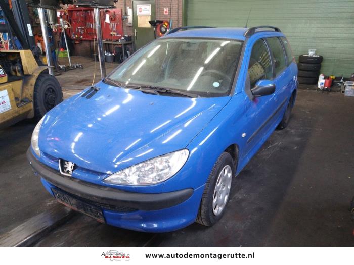 Peugeot 206 SW 1 4 Schrottauto 2005 Blau