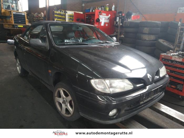 Renault Megane I Schrottauto Schwarz