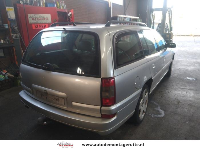 Opel Omega B Caravan 2 2 16V Schrottauto 2000 Grau