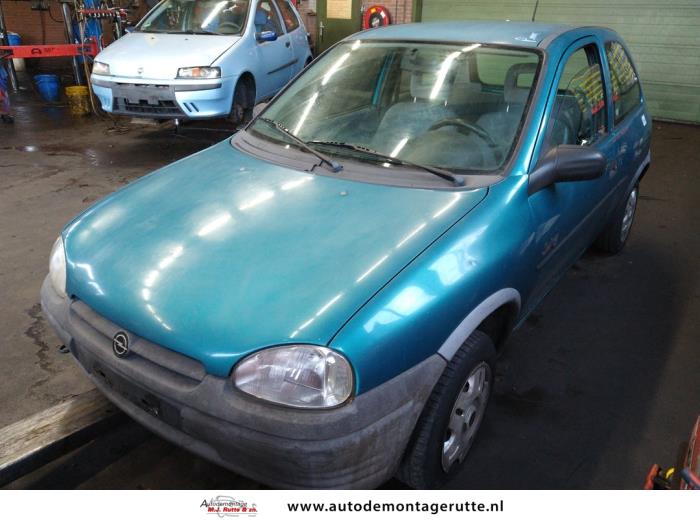 Opel Corsa B 1 4i Swing Joy Sport GLS Schrottauto 1995 Blau