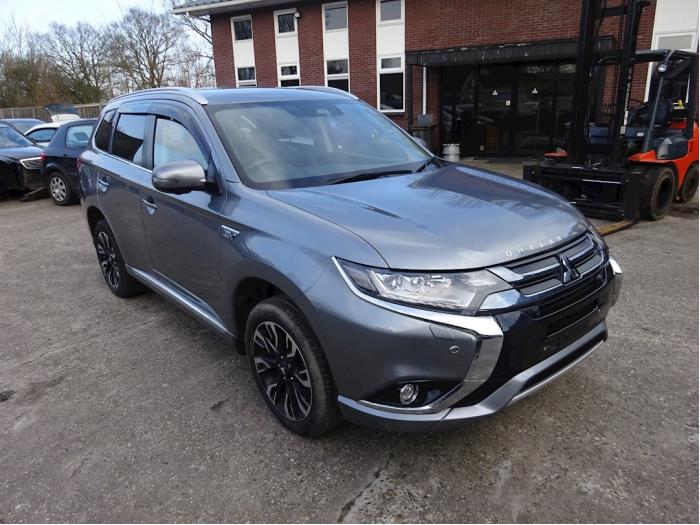 Mitsubishi Outlander GF GP 2 0 16V PHEV 4x4 épave année de