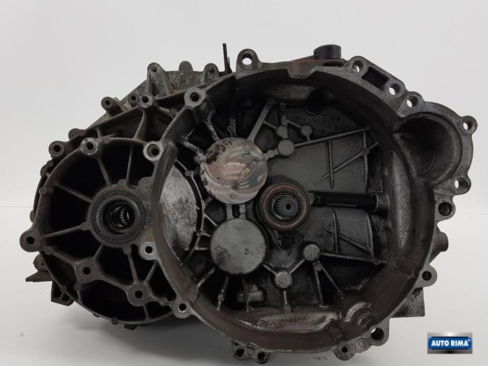 Gearbox Volvo V70 2.5 T 20V - 30783235 D5244T4 30783235