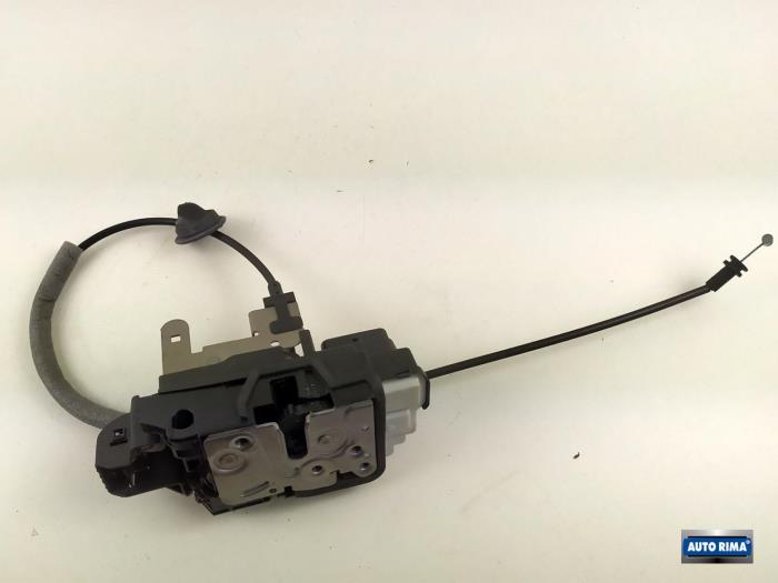 Front door lock mechanism 4-door, right Volvo V40 1.8 16V - 31440392