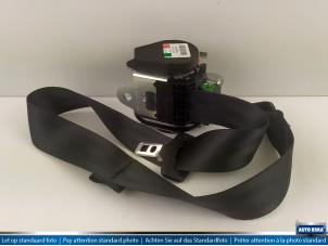 Used Rear seatbelt tensioner, right Volvo V40 (MV) 1.6 D2 Price € 39,95 Margin scheme offered by Auto Rima Druten