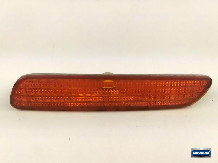Front bumper reflector, left from a Volvo V40 2002
