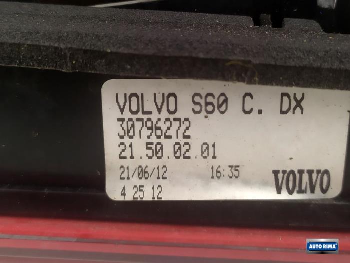 Luz trasera derecha de un Volvo S60 II (FS) 1.6 DRIVe,D2 2012