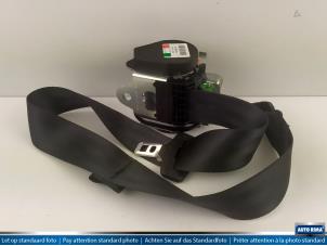 Used Rear seatbelt tensioner, left Volvo V40 04- Price € 39,95 Margin scheme offered by Auto Rima Druten