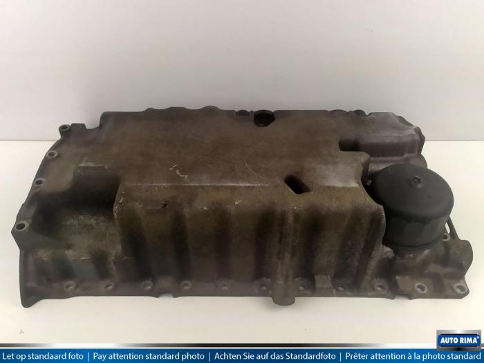 Sump from a Volvo XC70 (SZ) XC70 2.4 T 20V 2001