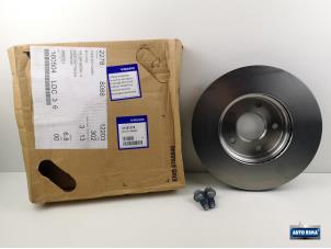 Used Front brake disc Volvo V40 Price € 49,95 Margin scheme offered by Auto Rima Druten