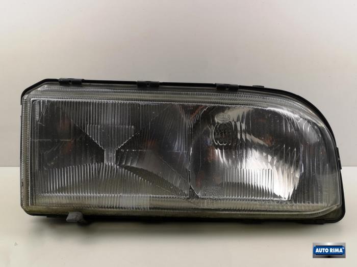 Używane Reflektor prawy Volvo 850 Estate 2.0i 10V Cena € 34,95 Procedura marży oferowane przez Auto Rima Druten