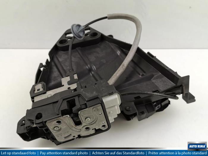 Front door lock mechanism 4door, right Volvo V40 1.6 D2 31440390