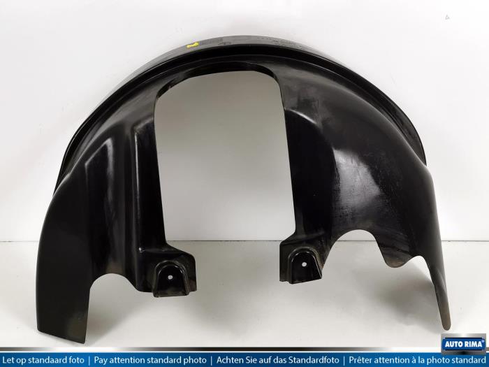 Wheel arch liner from a Volvo S40 (MS) 1.6 D 16V 2006