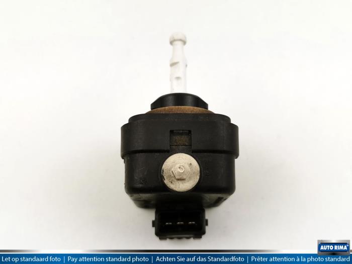 Headlight motor from a Volvo V70 (SW) 2.4 20V 170 2006