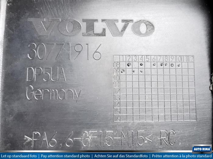 Plaque de protection moteur d'un Volvo V70 2010