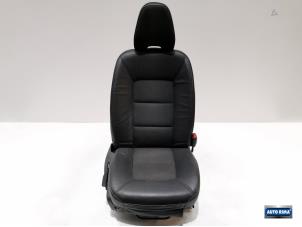 Używane Fotel prawy Volvo XC70 Cena € 124,95 Procedura marży oferowane przez Auto Rima Druten