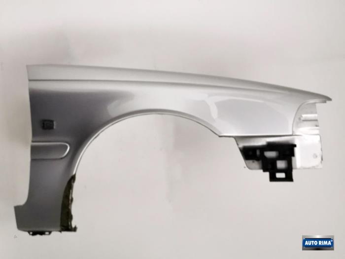 Front wing, right from a Volvo C70 (NC) 2.0 T 20V 2005
