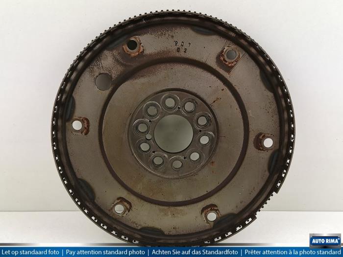 Starter ring gear from a Volvo XC70 (SZ) XC70 2.4 D5 20V 2006