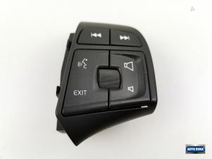 Usados Interruptor de mando de volante Volvo V60 I (FW/GW) 2.4 D5 20V Precio € 24,95 Norma de margen ofrecido por Auto Rima Druten
