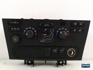 Usagé Panneau de commandes chauffage Volvo XC70 (SZ) XC70 2.4 D 20V Prix € 39,95 Règlement à la marge proposé par Auto Rima Druten
