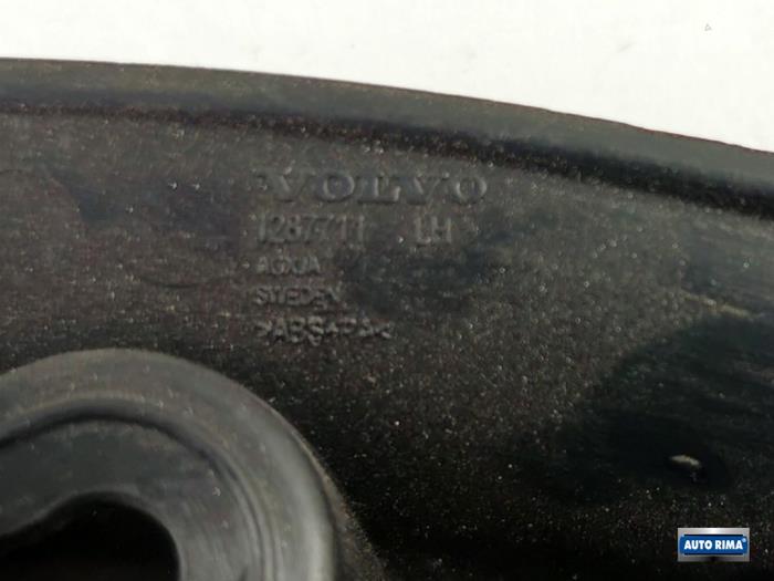 Tapa de retrovisor izquierda de un Volvo V40 (MV) 1.6 D2 2014