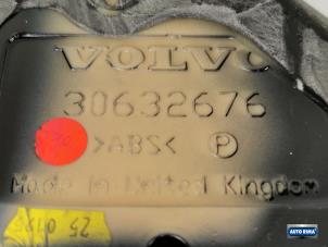 Used Spoiler tailgate Volvo V40 (VW) 1.8 16V Price € 49,95 Margin scheme offered by Auto Rima Druten