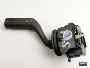 Usados Interruptor de indicador de dirección Volvo S40 (VS) 1.8 16V Bi-Fuel Precio € 19,95 Norma de margen ofrecido por Auto Rima Druten