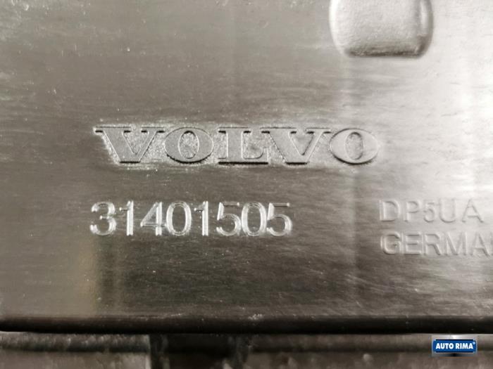 Rocker cover from a Volvo V60 I (FW/GW) 2.0 D4 16V 2014
