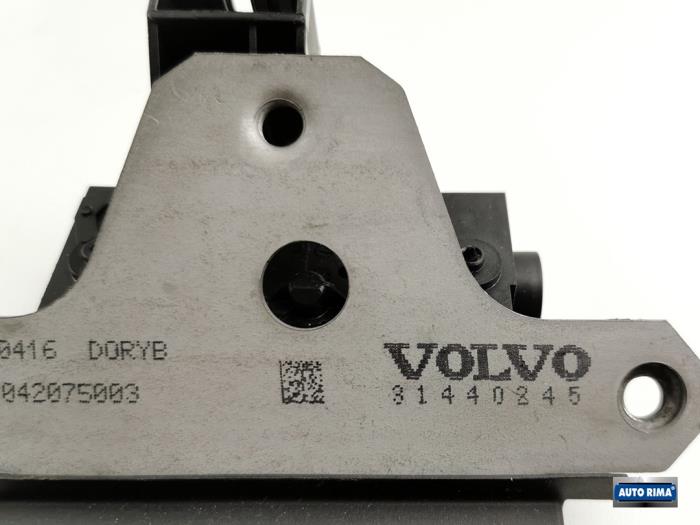 Mecanismo de cierre del portón trasero de un Volvo V40 (MV) 1.6 D2 2015