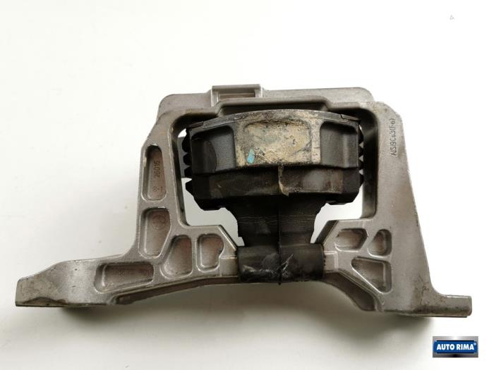 Engine mount from a Volvo V40 (MV) 1.6 D2 2013