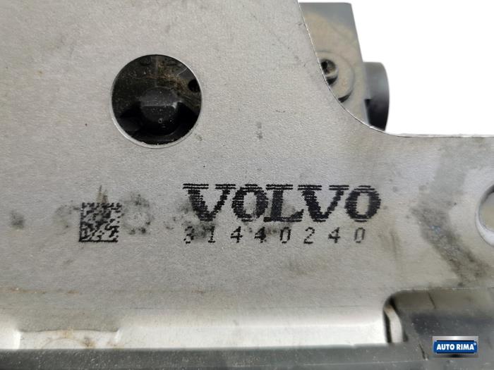 Mecanismo de cierre del portón trasero de un Volvo V60 I (FW/GW) 2.0 D4 16V 2015