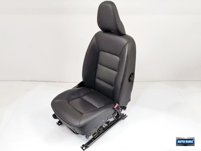 Seat, right from a Volvo V70 (BW) 2.0 T 16V 2010