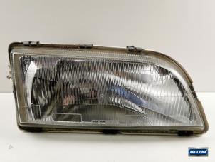 Używane Reflektor prawy Volvo V40 (VW) 1.8 16V Cena € 34,95 Procedura marży oferowane przez Auto Rima Druten