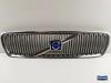 Grille from a Volvo V70 (SW), 1999 / 2008 2.4 20V 170, Combi/o, Petrol, 2.435cc, 125kW (170pk), FWD, B5244S, 2000-03 / 2004-03, SW61 2001