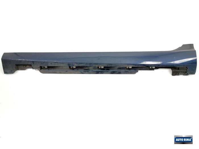 Sill, left from a Volvo V40 2014