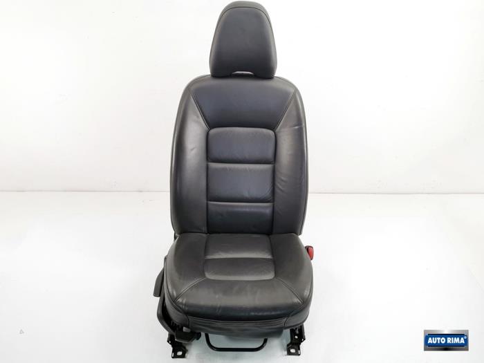 Używane Fotel prawy Volvo V70 (BW) 2.4 D5 20V Cena € 149,95 Procedura marży oferowane przez Auto Rima 