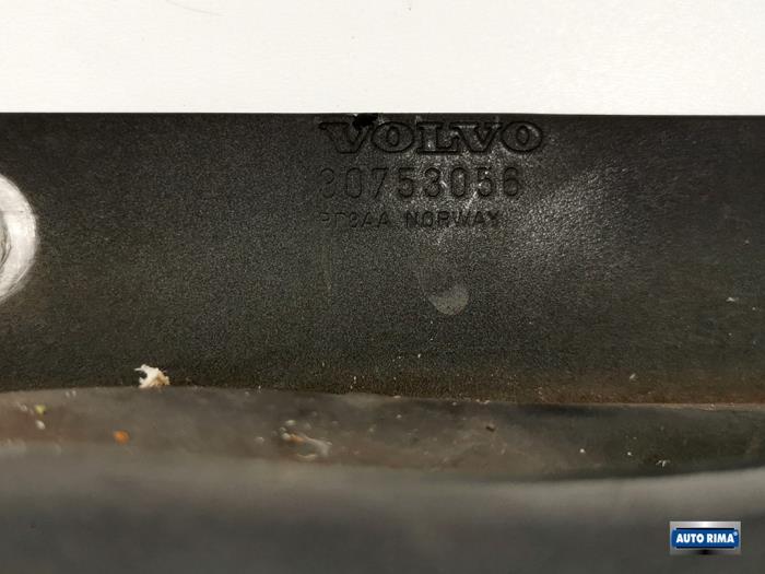 Stoßstangenrahmen vorne van een Volvo XC60 I (DZ) 2.0 T 16V 2011