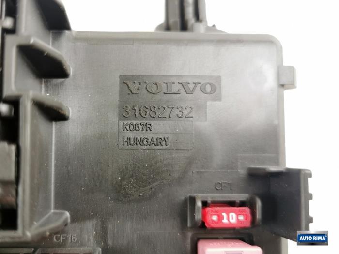 Fuse box Volvo XC60 II 2.0 D4 16V 32209198 VOLVO