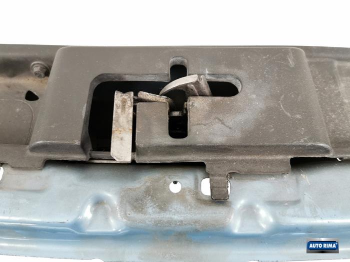 Front panel from a Volvo V50 (MW) 2.4i 20V 2008