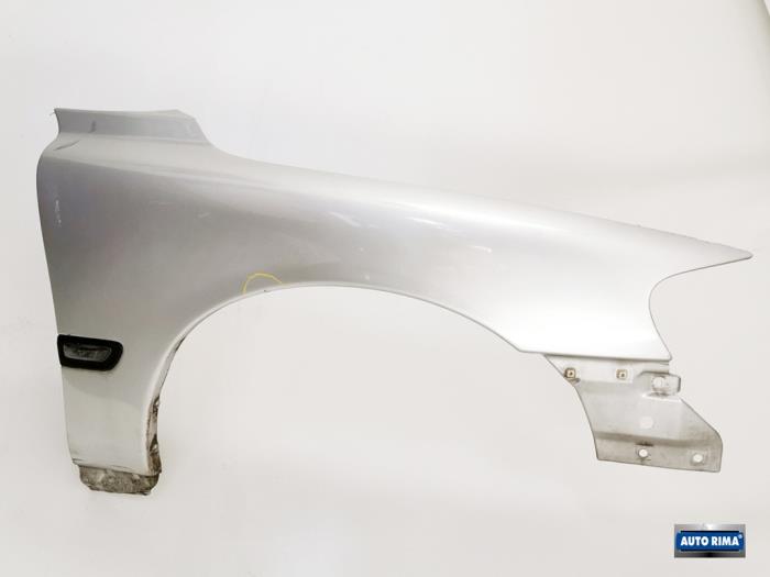 Front wing, right from a Volvo V70 (SW) 2.4 D5 20V 2003