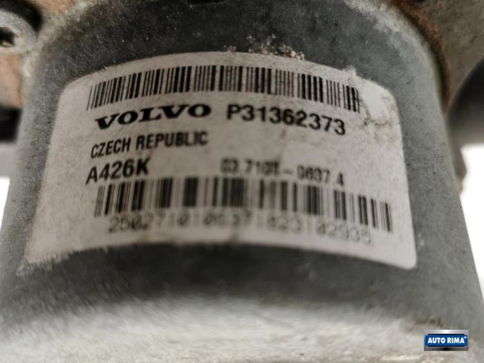 Brake servo vacuum pump from a Volvo V60 I (FW/GW) 2.4 D6 20V Plug-in Hybrid AWD 2014