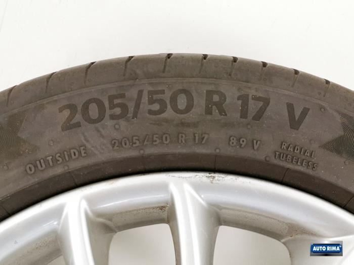 Sportfelgensatz + Reifen van een Volvo V50 (MW) 2.4i 20V 2010