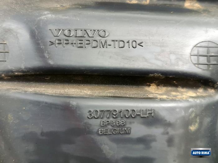Abdeckplatte Nebelscheinwerfer links van een Volvo V50 (MW) 2.0 D 16V 2010