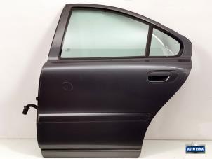 Używane Drzwi lewe tylne wersja 4-drzwiowa Volvo S60 I (RS/HV) 2.4 T5 20V Cena € 74,95 Procedura marży oferowane przez Auto Rima Druten