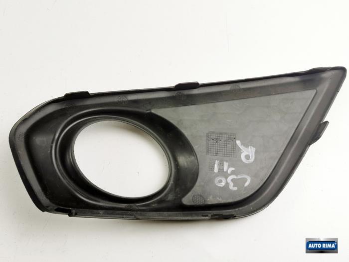 Plaque de protection feu antibrouillard droit d'un Volvo C30 (EK/MK) 1.6 16V 2011